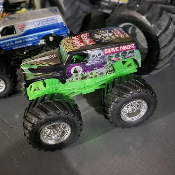 Monster Truck Hot Wheels - Picture 3 of 5